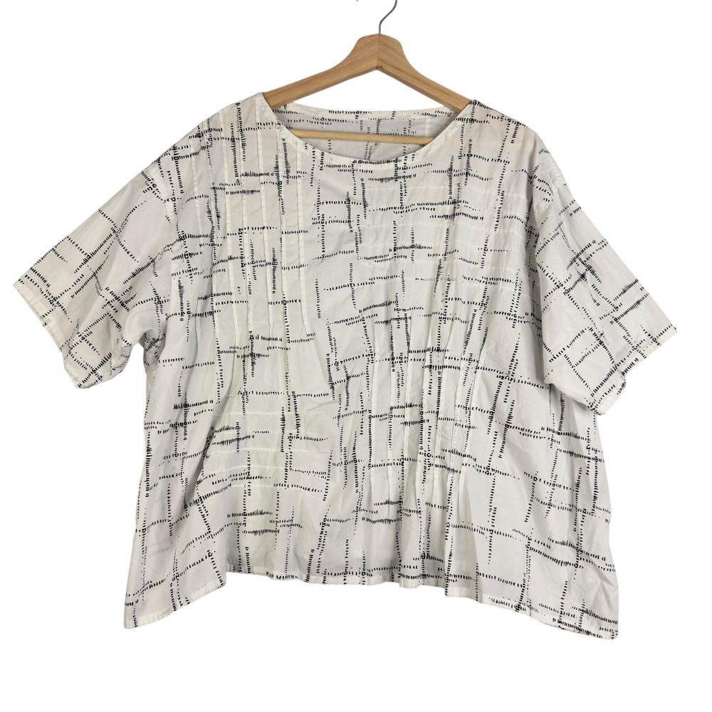 Women's White and Black Tunic Top